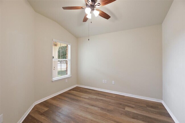Building Photo - 303 N Hunting Lodge Ln