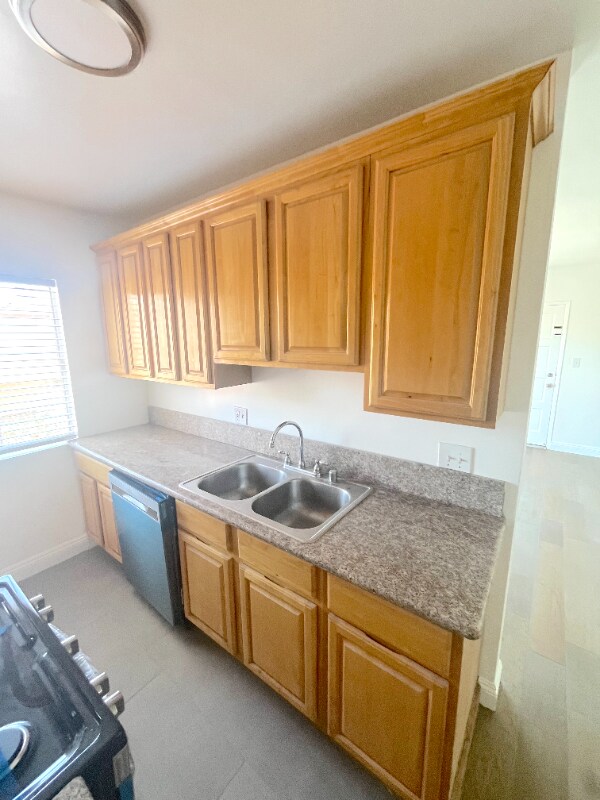 Foto del edificio - 10753 Palms Blvd