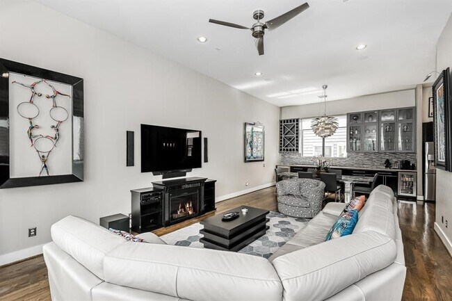 Foto del edificio - 1608 W Webster St