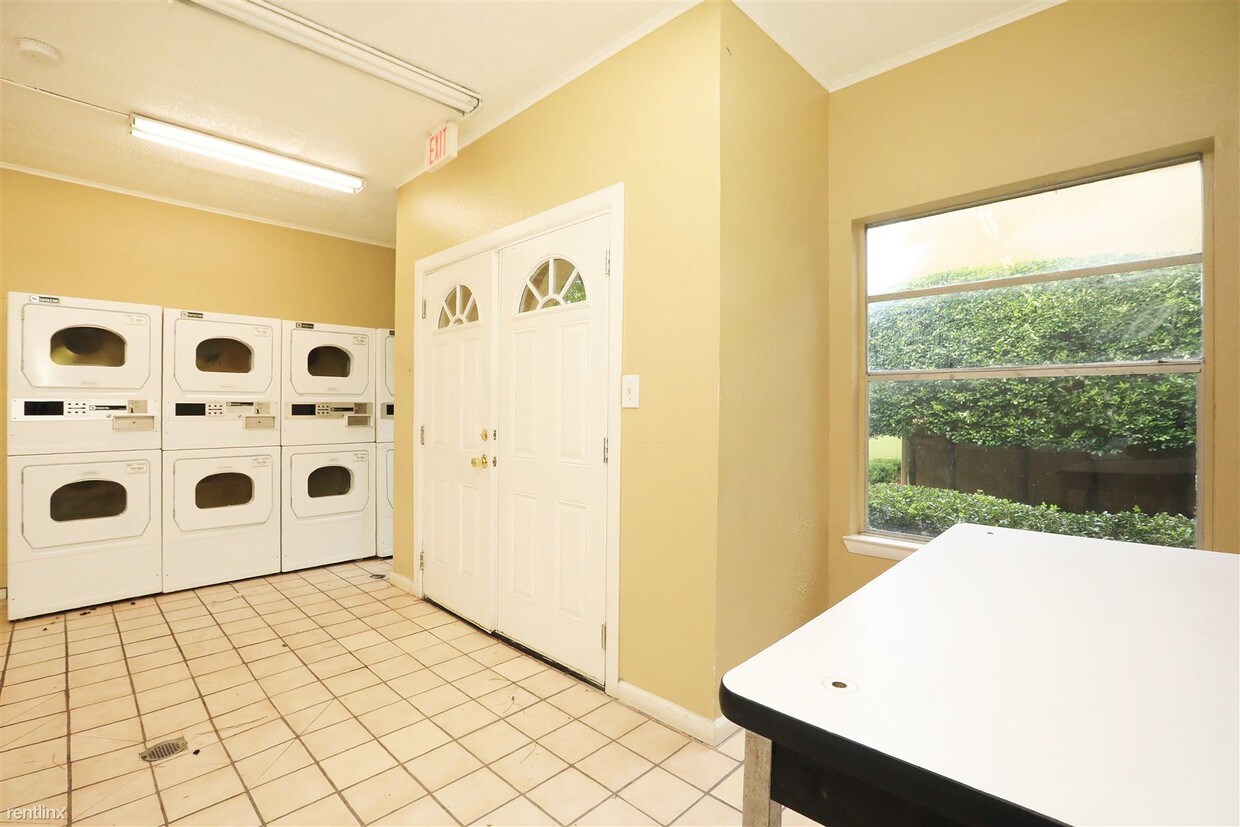 Building Photo - 2602 Embarcadero Dr