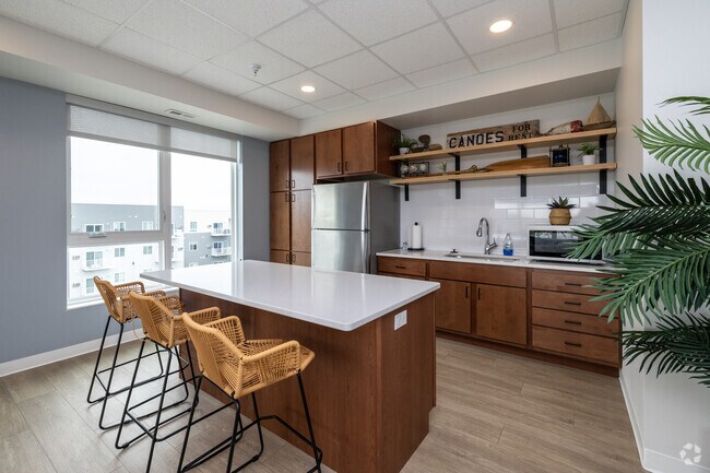 Interior Photo - Vanne