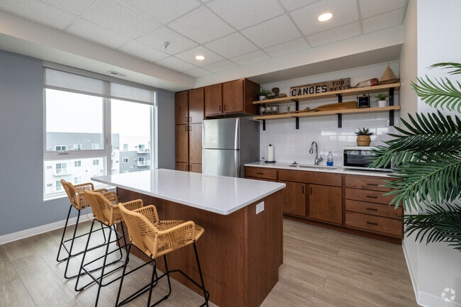 Interior Photo - Vanne