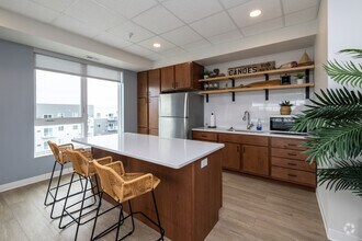 Interior Photo - Vanne