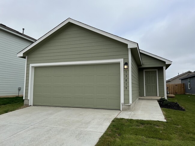 Foto del edificio - 13819 Llama Pl