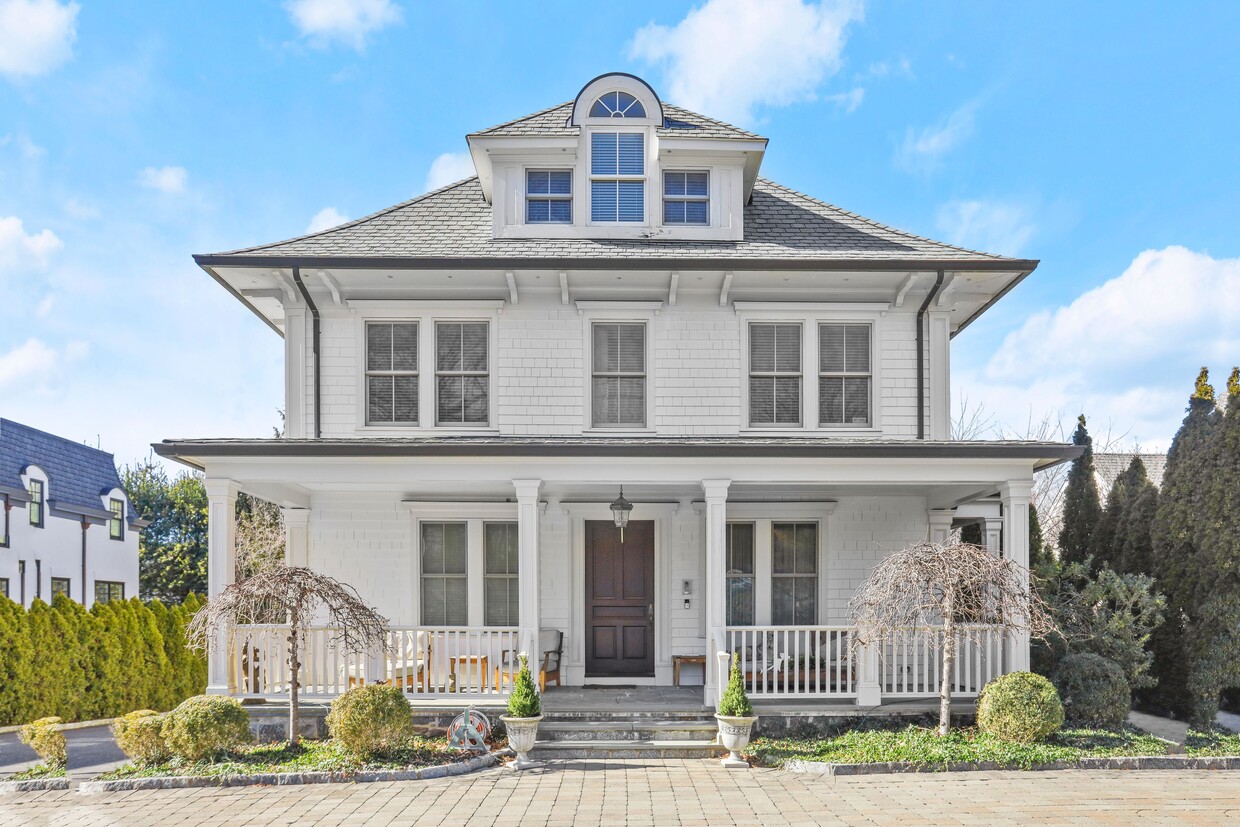 Photo - 250 Milbank Ave (Greenwich, CT)