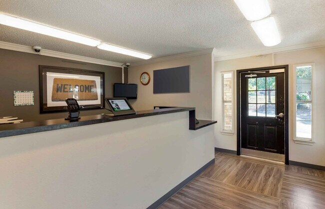 Building Photo - Furnished Studio-Denver - Aurora South