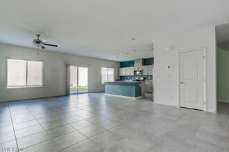 Building Photo - 10944 Meridian Flds Ave