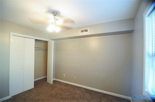 Foto del edificio - 9016 Mahogany Row SE