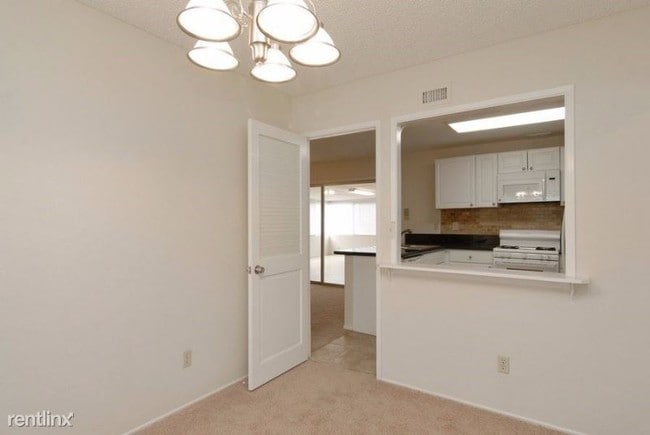 Building Photo - 10325 Lairwood Dr
