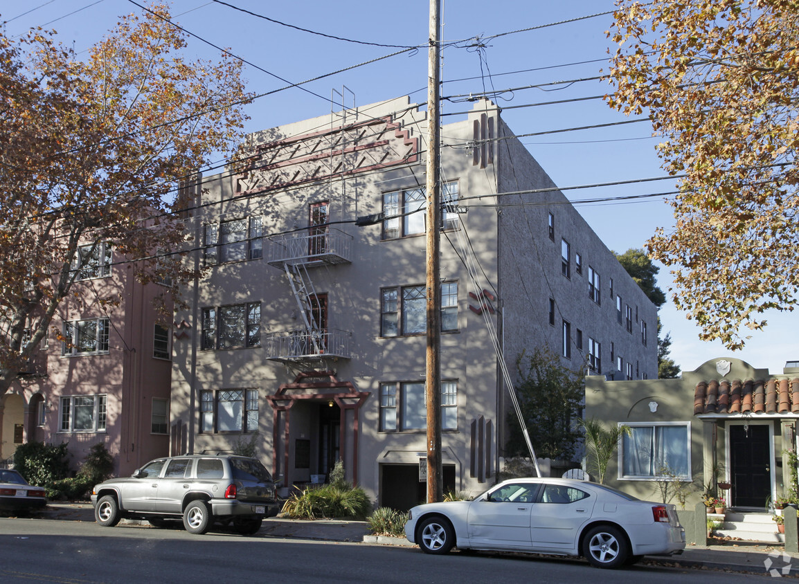 Primary Photo - Beach Apartments