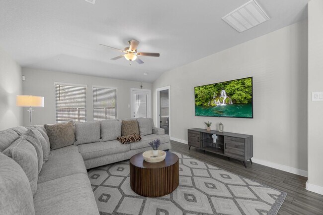 Building Photo - 18627 Etta Pnes Cir