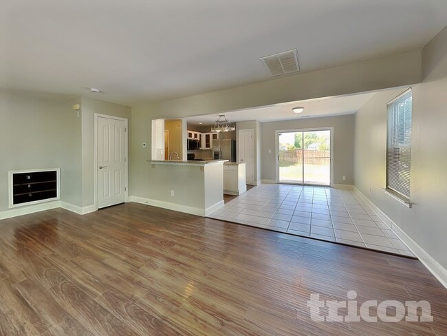 Building Photo - 106 Newbury Dr