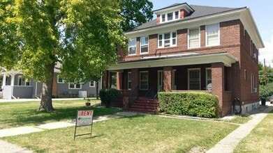 Building Photo - 115 Lewis Ave