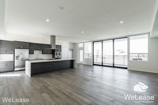 Building Photo - 2 br, 2 bath House - 3047 North Park Way #302