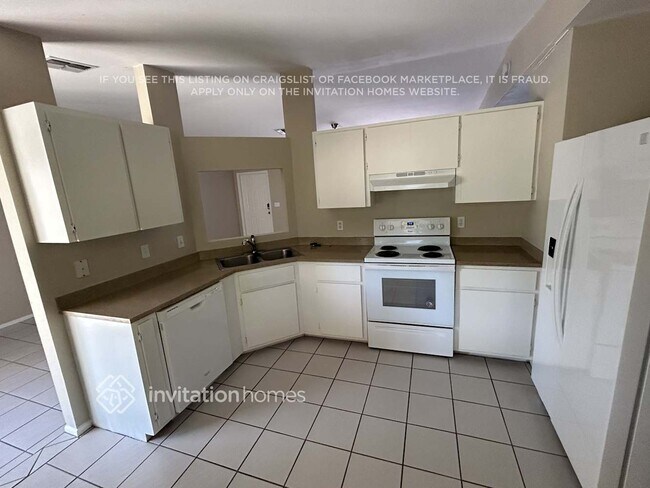 Foto del edificio - 8012 Cypress Dr N