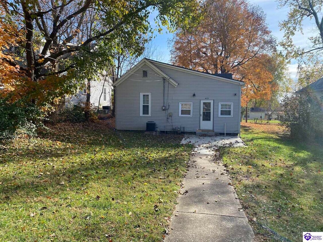 Primary Photo - 412 N Main