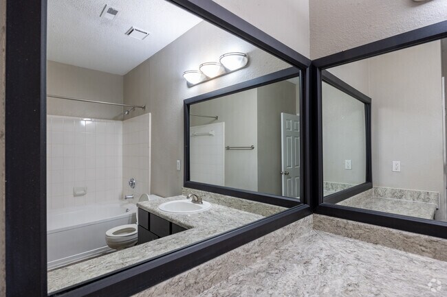 2BR - 2BA, 1154 Sqf - River Vista