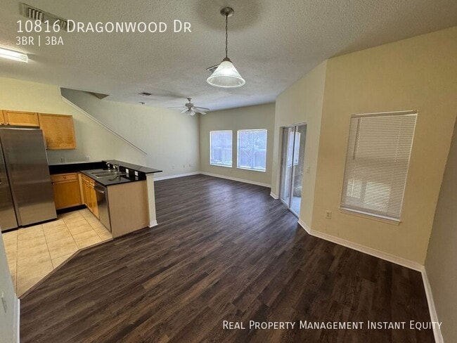 Foto del edificio - 10816 Dragonwood Dr