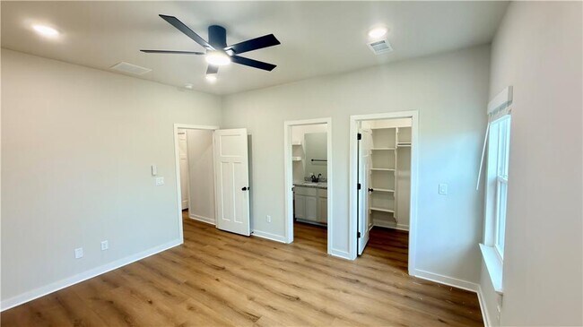 Building Photo - 510 Cosmos St