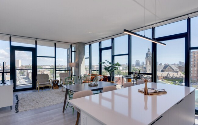 Foto del edificio - 1040 W Huron St