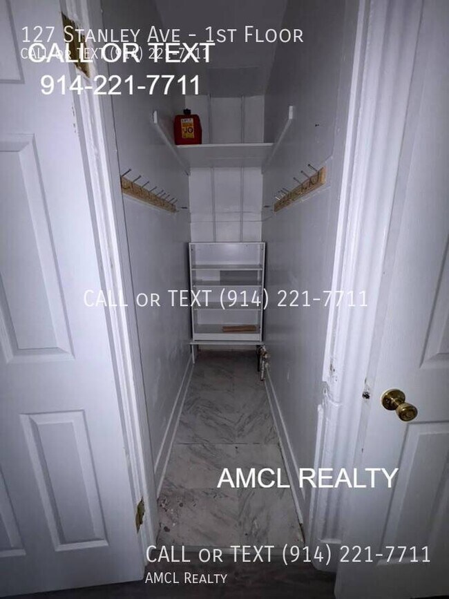 Foto del edificio - 127 Stanley Ave