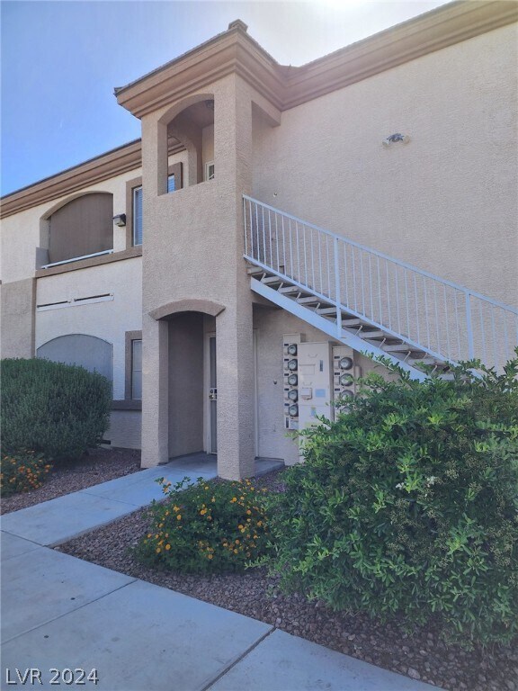 Building Photo - 3400 Cabana Dr