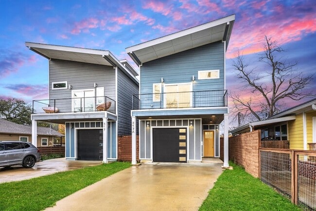 Photo - 317 E 35th St House