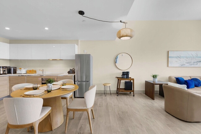 Building Photo - 111 N Ocean Dr