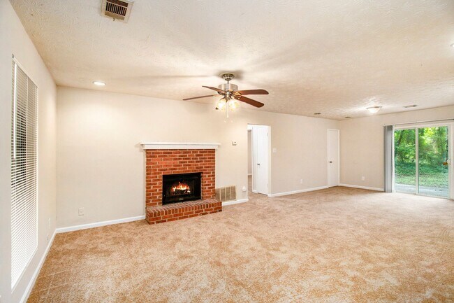 Foto del edificio - 3 bdrm, 2 bath in Stonecrest!
