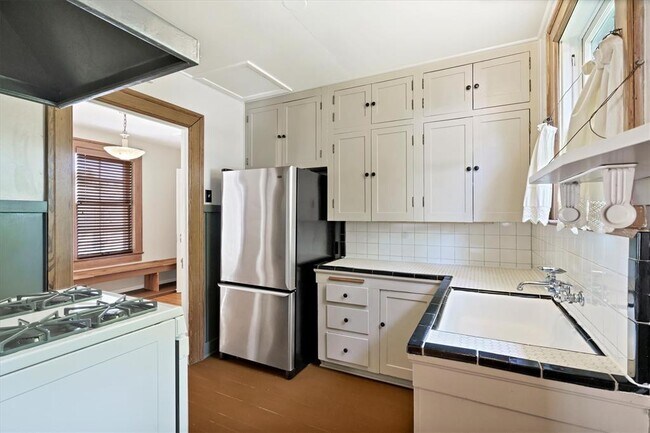 Building Photo - 1705 Enfield Rd