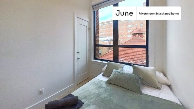 Building Photo - Room in Shared 4 bed/2 bath home