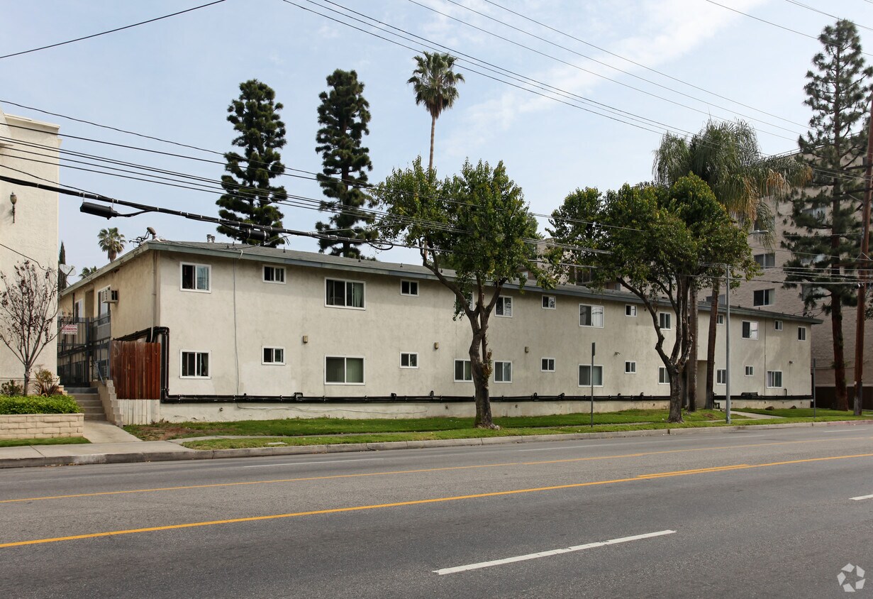 Foto principal - 17319 Vanowen St