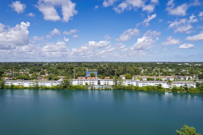 Foto del edificio - Lakeshore Presidential Apartments