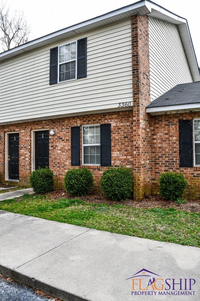 Building Photo - End Unit Townhouse in Farmville NC