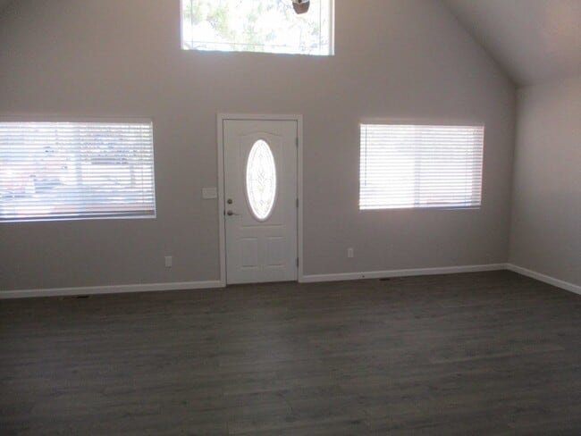 Building Photo - 1621 W Huning