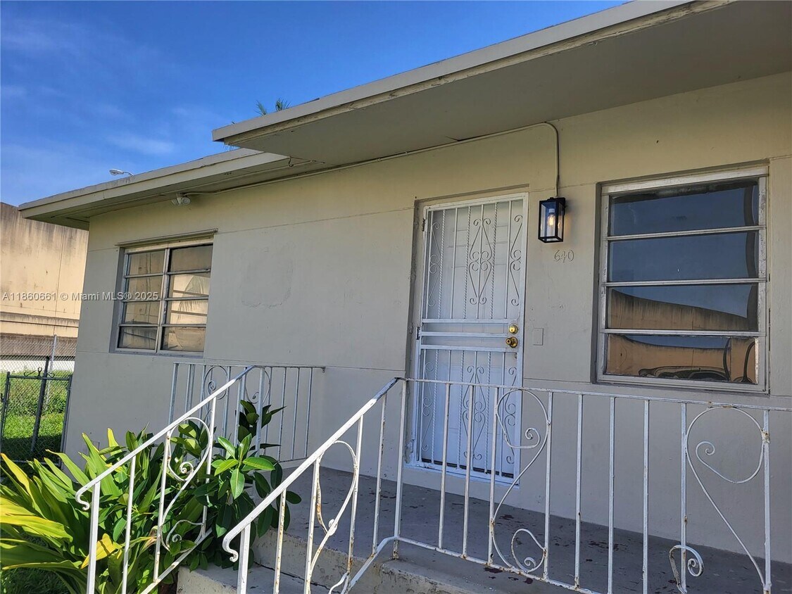 Foto principal - 642 NW 77th St