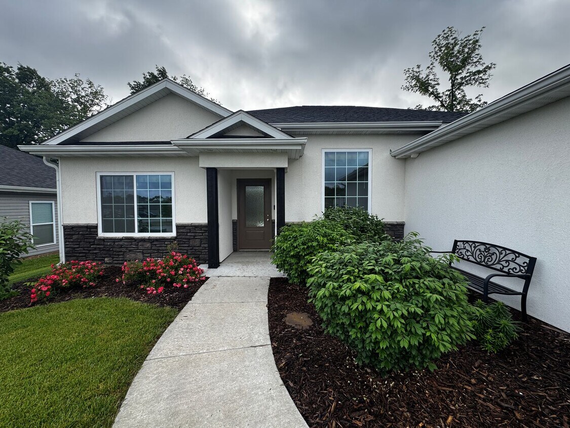 Foto principal - Single Family Home - Available For Rent!