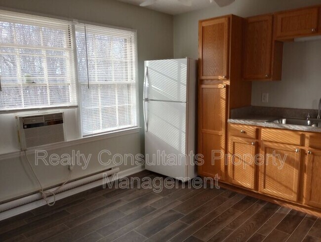 Building Photo - 417 Kings Dr