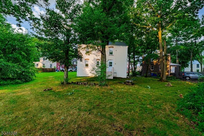 Building Photo - 6 Armstrong St