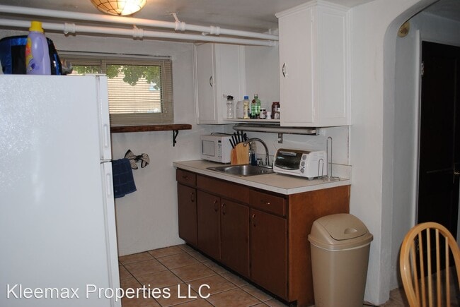 Building Photo - 2564 Erie Ave