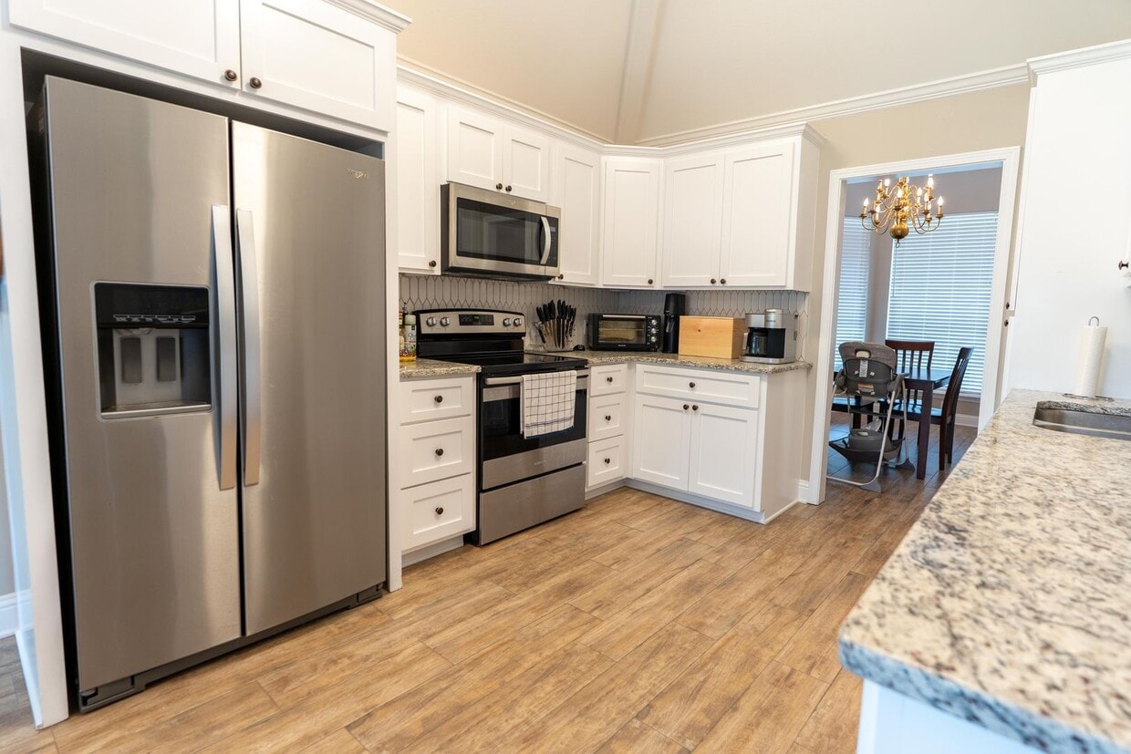 Primary Photo - Beautiful 4 bed/2 bath home in Lakewood Su...