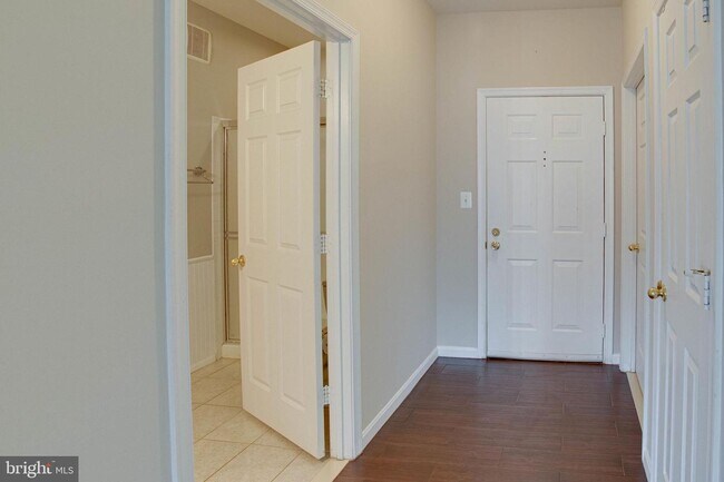 Building Photo - 4142 Fountainside Ln