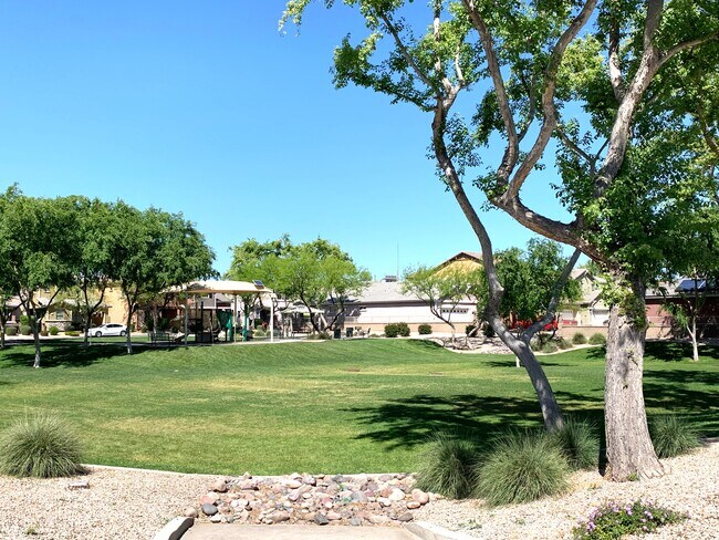 PARQUE DE SUBDIVISIÓN - 3708 E Kerry Ln