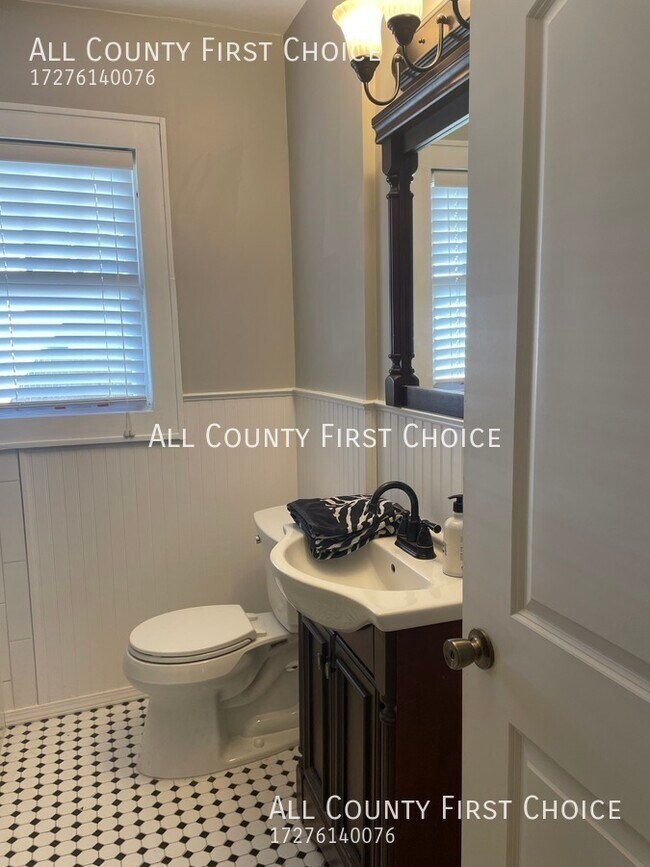 Foto del edificio - 2 bedroom with 2 car garage