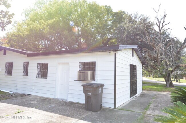 Foto del edificio - 6672 Kinlock Dr