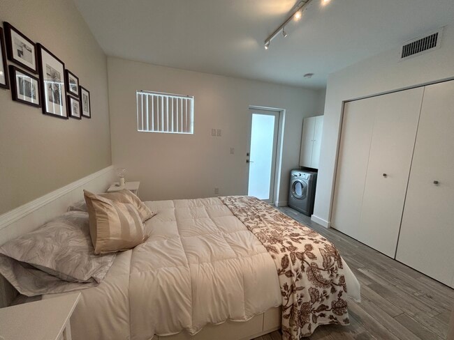 Building Photo - 1035 Euclid Ave