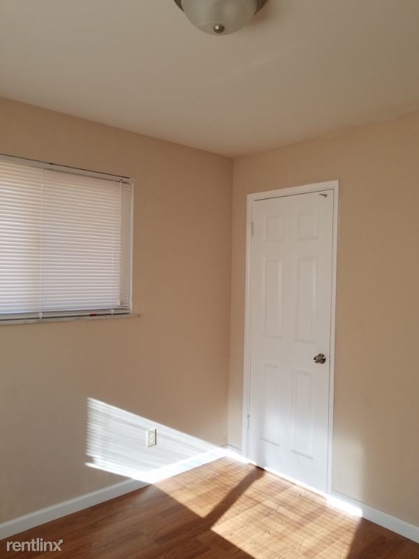 Building Photo - 2 br, 1 bath Apartment - 10107 Douglas Ct