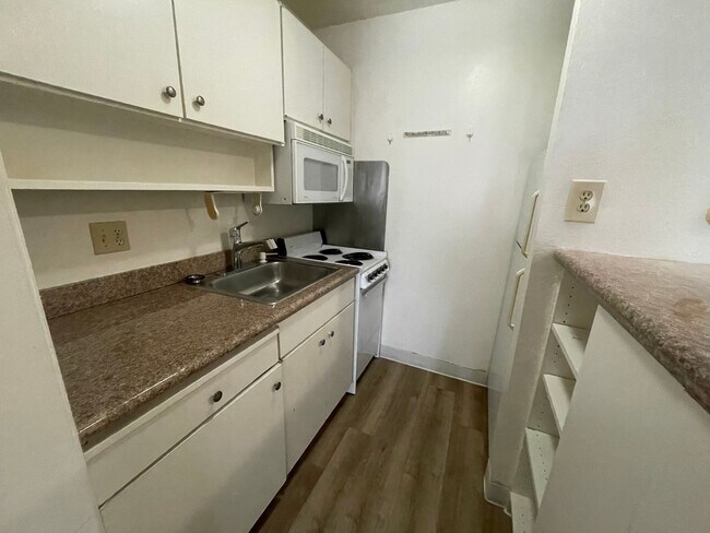 Foto del edificio - $500 Move-In Special!!! 1 Bed 1 Bath for Rent at the Watergate Apartments in Emeryville!