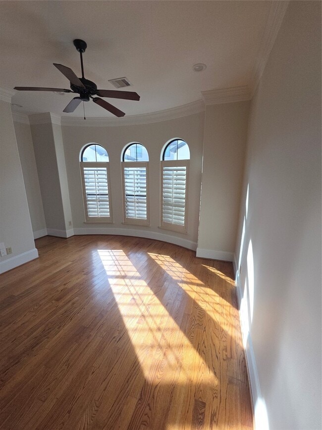 Building Photo - 3117 Fairdale Oaks E