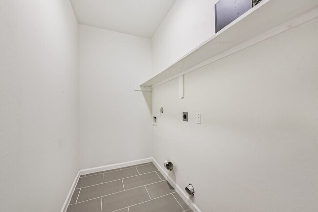Foto del edificio - Stunning 3-Bed Home Minutes from Downtown